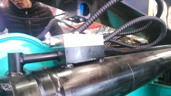 Potente macchina per pali con 150 KN.m di coppia massima, capacità di 94,3 tonnellate e peso di 50.000 kg