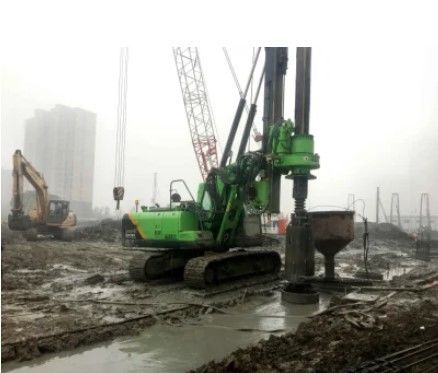 Jiangsu Hydraulic Piling Rig con larghezza operativa di 4300 mm 20 mm profondità massima del palo e controllo del joystick idraulico per l'installazione delle fondamenta