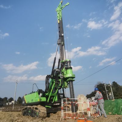 Piattaforma di perforazione per pali a bassa altezza con altezza libera di 5,6 m, coppia di 125 kN.m e motore EU Stage V per perforazione di fondazioni urbane